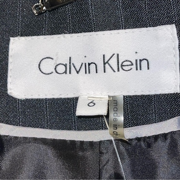 NWT Calvin Klein Pinstriped Woman Suit Size 6 - Picture 9 of 9